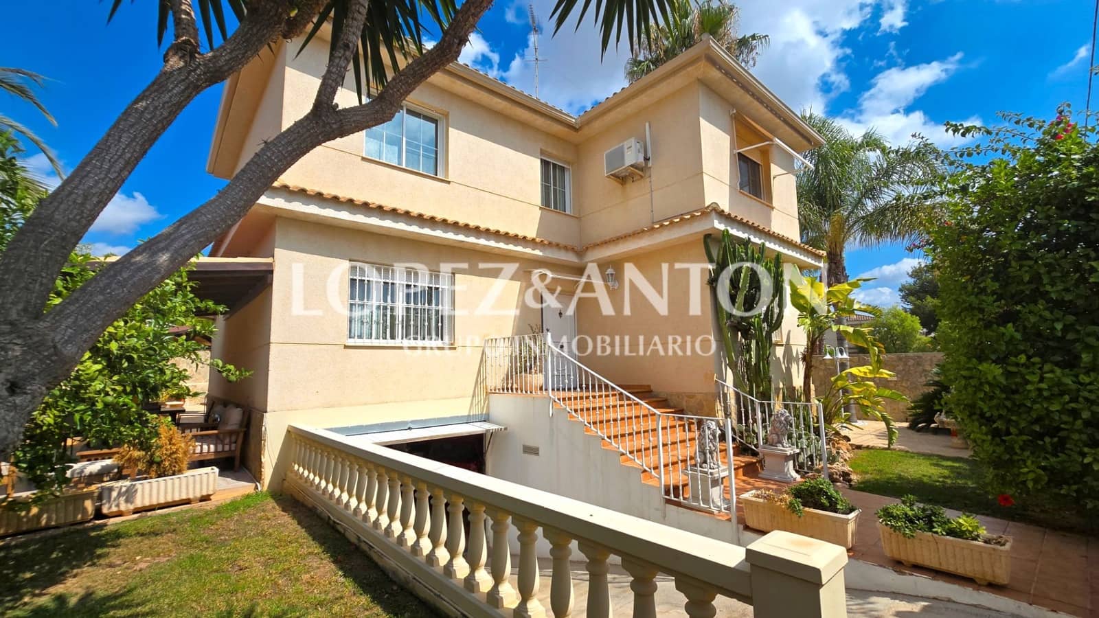 4 soverom Villa til salgs i L'Eliana med svømmebasseng garasje - € 560 000 (Ref: 9135174)