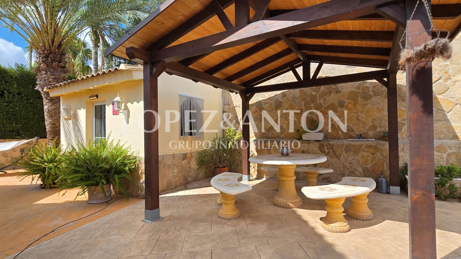 4 soverom Villa til salgs i L'Eliana med svømmebasseng garasje - € 560 000 (Ref: 9135174)