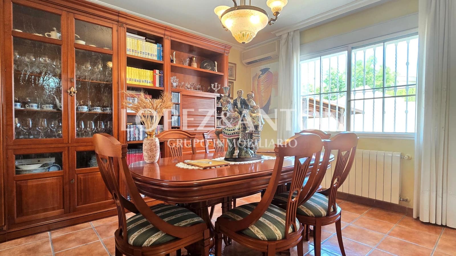 4 soverom Villa til salgs i L'Eliana med svømmebasseng garasje - € 560 000 (Ref: 9135174)