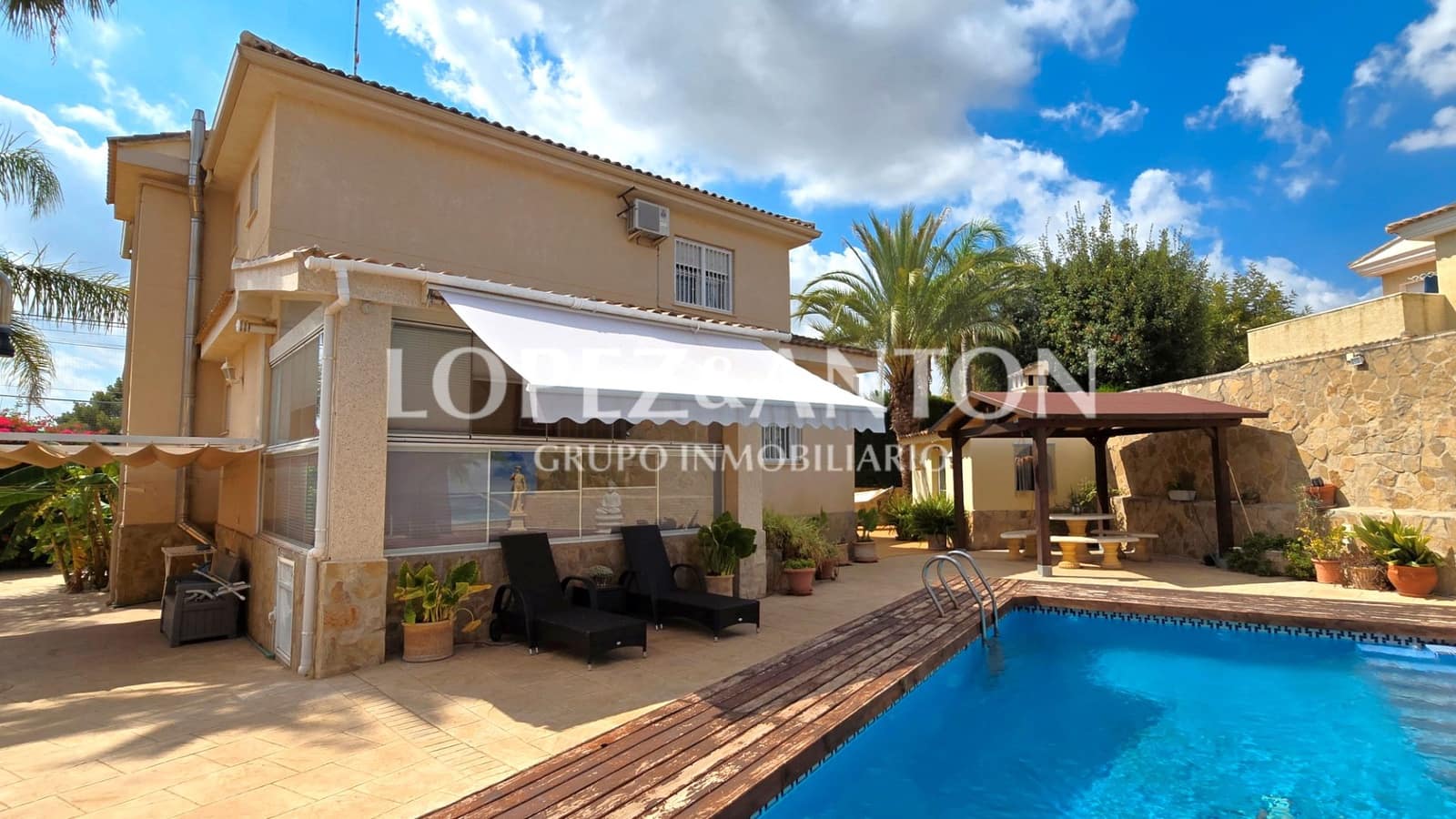 4 soverom Villa til salgs i L'Eliana med svømmebasseng garasje - € 560 000 (Ref: 9135174)