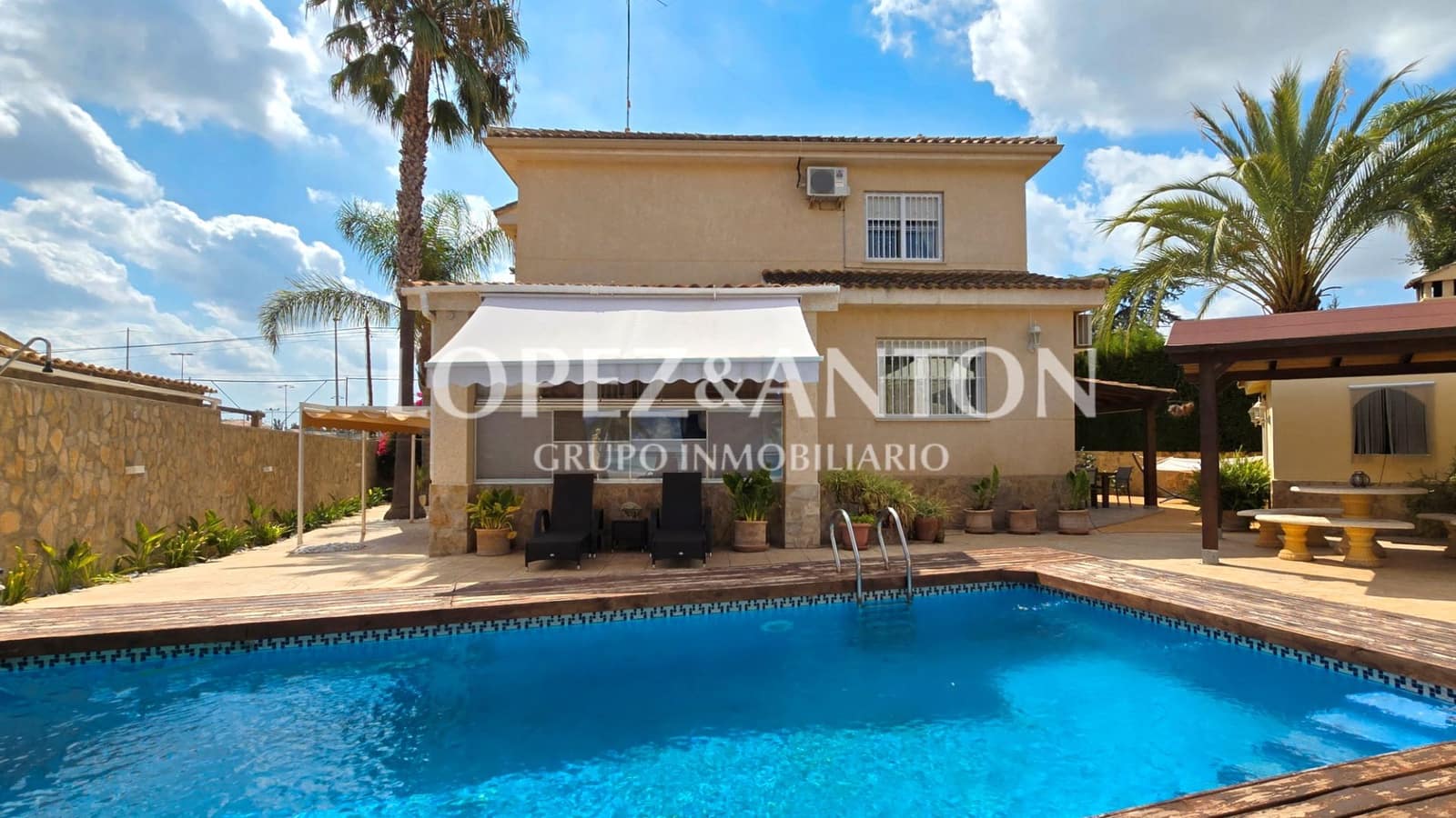 4 soverom Villa til salgs i L'Eliana med svømmebasseng garasje - € 560 000 (Ref: 9135174)