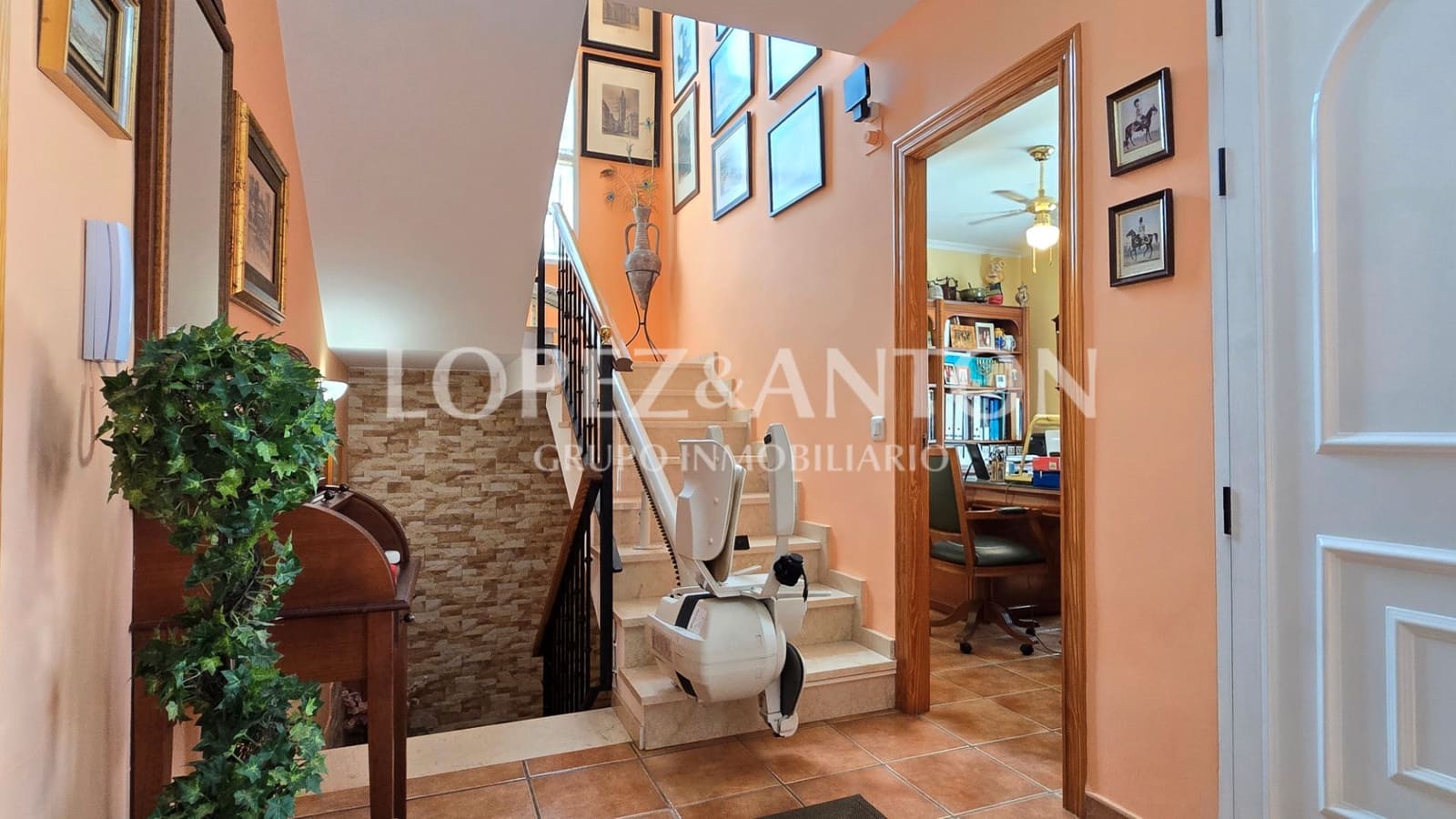 4 soverom Villa til salgs i L'Eliana med svømmebasseng garasje - € 560 000 (Ref: 9135174)