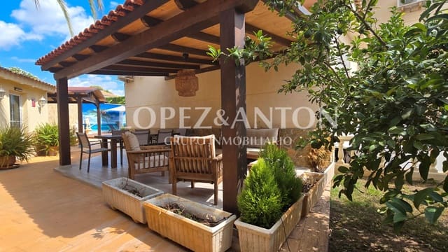 Chalet de 4 habitaciones en L'Eliana en venta con piscina garaje - 560.000 € (Ref: 9135174)