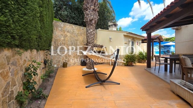 Chalet de 4 habitaciones en L'Eliana en venta con piscina garaje - 560.000 € (Ref: 9135174)