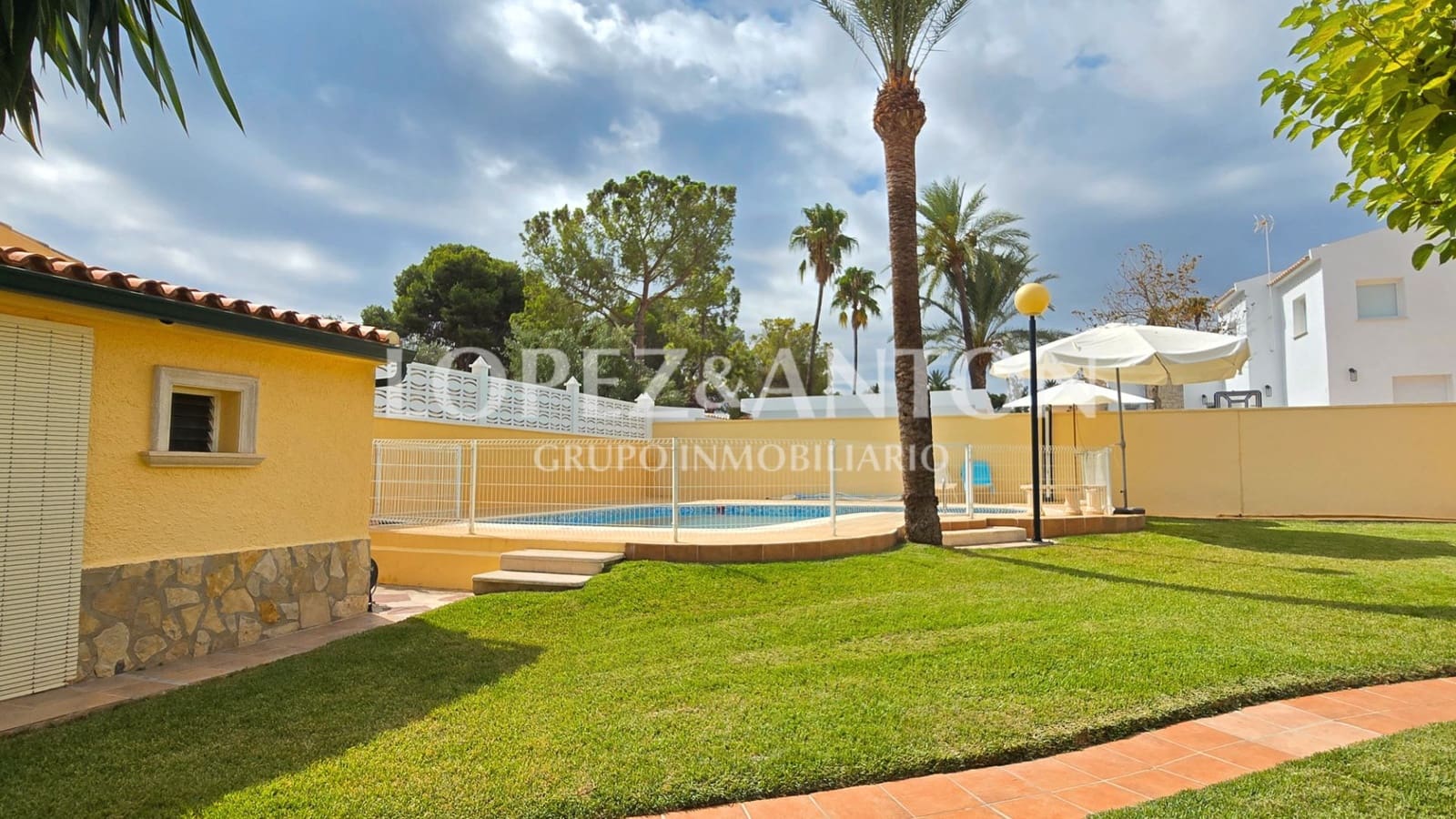 4 soveværelse Villa til salg i L'Eliana med swimmingpool garage - € 575.000 (Ref: 9151634)