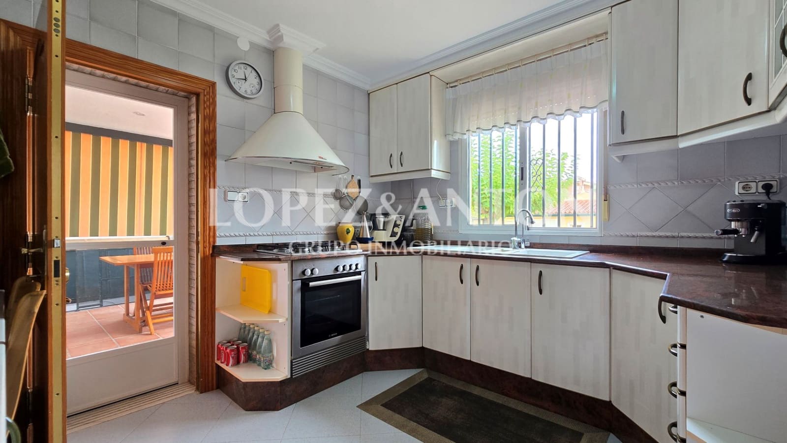 4 soveværelse Villa til salg i L'Eliana med swimmingpool garage - € 575.000 (Ref: 9151634)