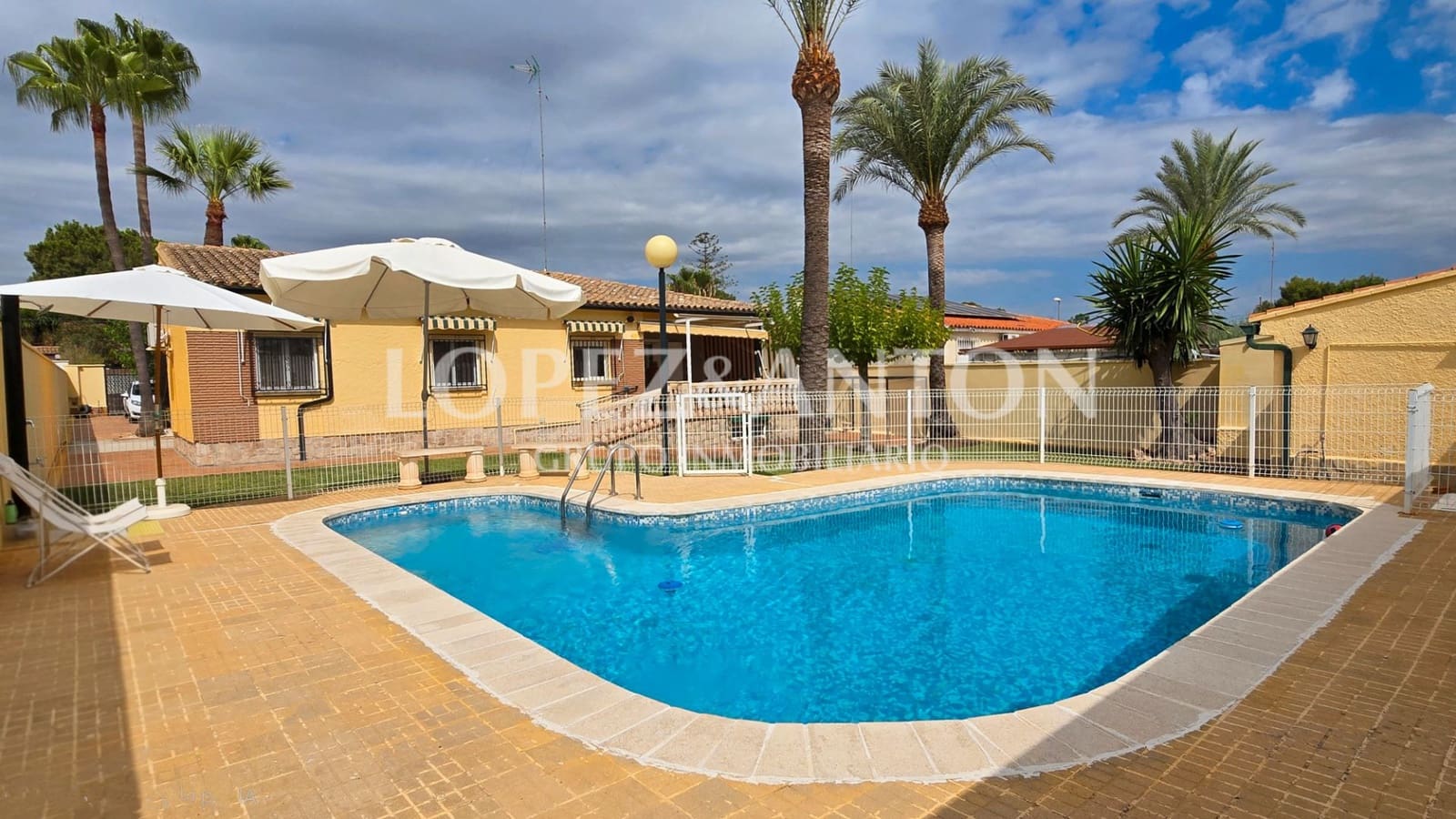 4 soveværelse Villa til salg i L'Eliana med swimmingpool garage - € 575.000 (Ref: 9151634)