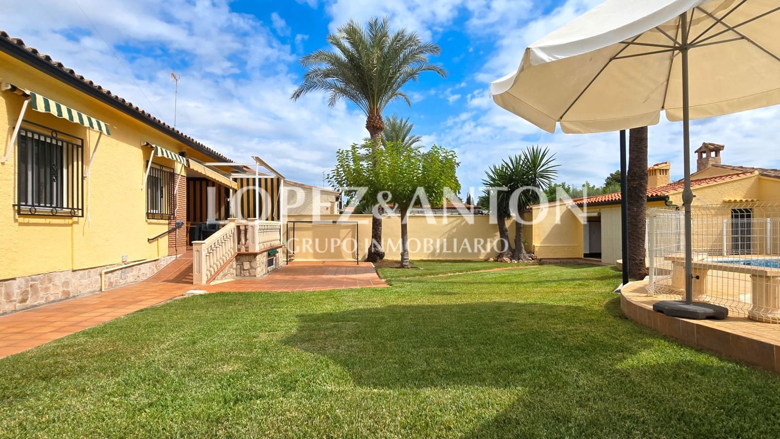 4 soveværelse Villa til salg i L'Eliana med swimmingpool garage - € 575.000 (Ref: 9151634)