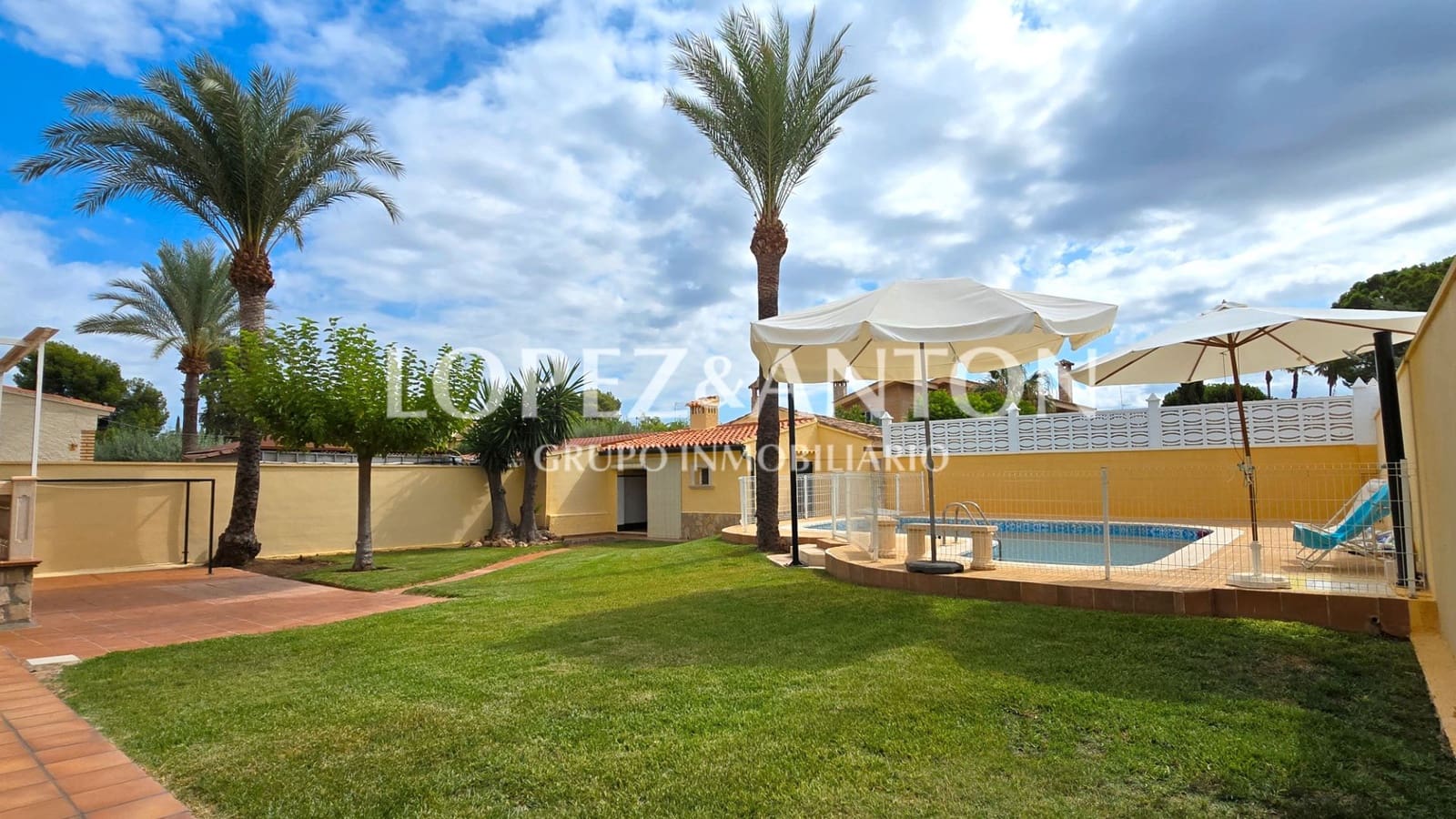 4 soveværelse Villa til salg i L'Eliana med swimmingpool garage - € 575.000 (Ref: 9151634)