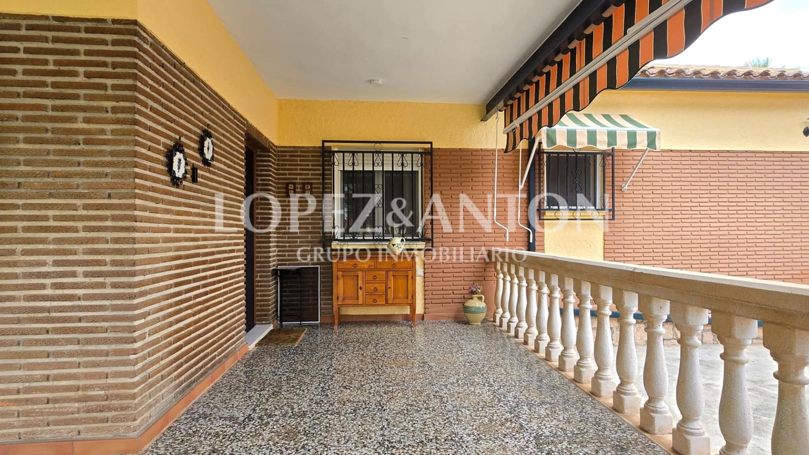 4 soveværelse Villa til salg i L'Eliana med swimmingpool garage - € 575.000 (Ref: 9151634)