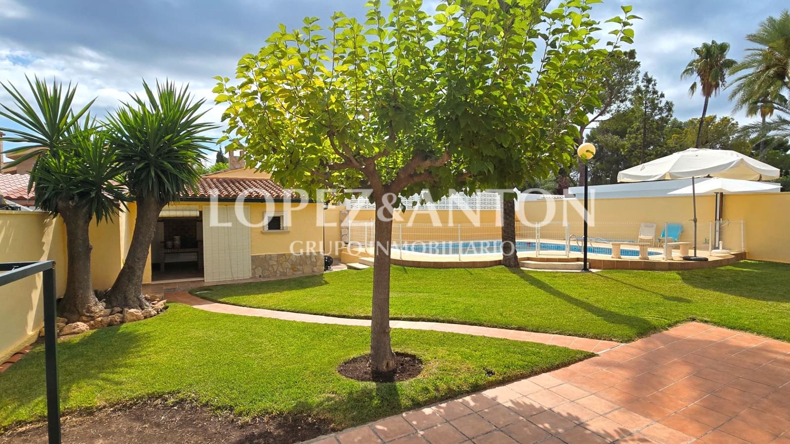 4 soveværelse Villa til salg i L'Eliana med swimmingpool garage - € 575.000 (Ref: 9151634)