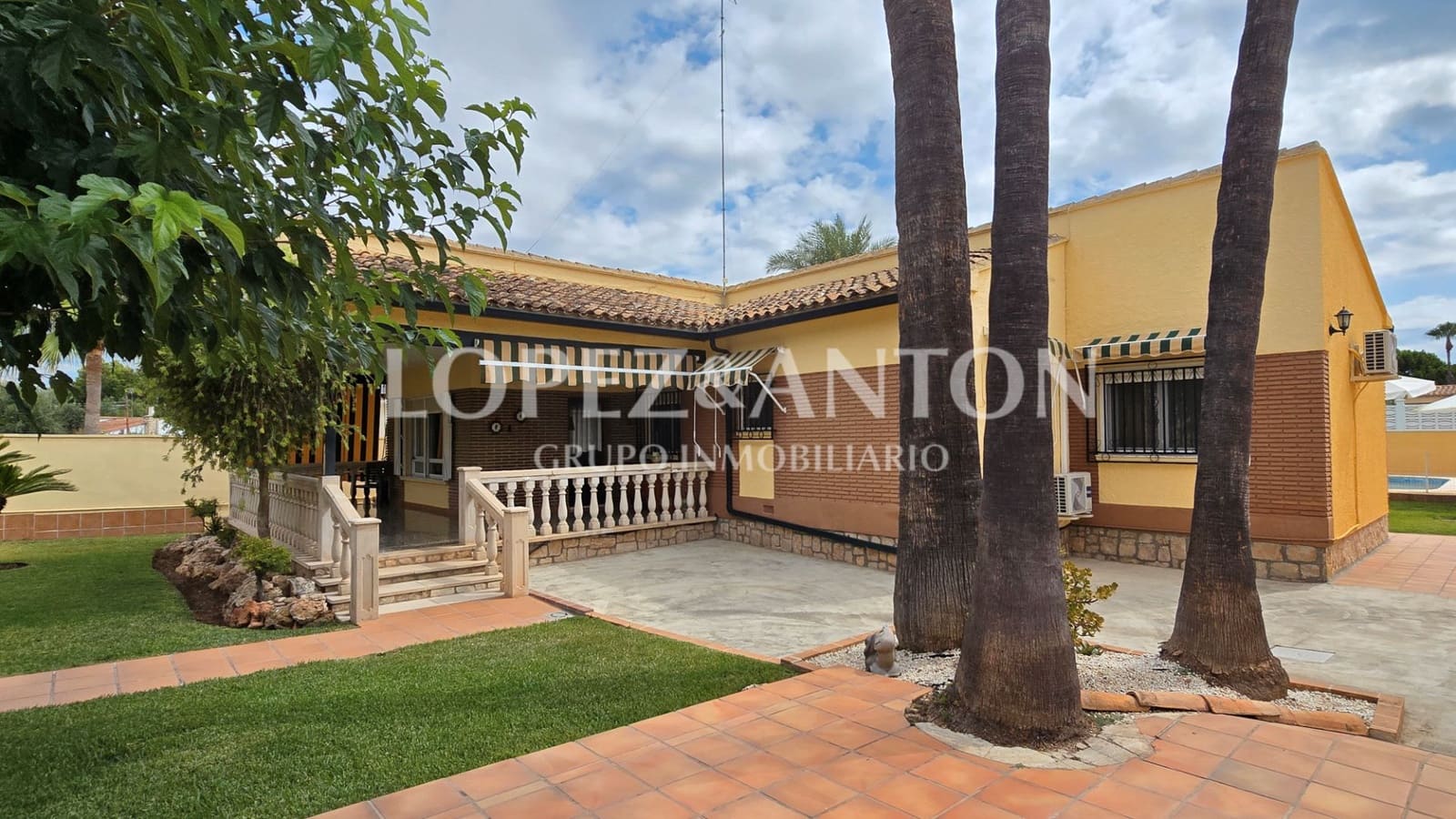 4 soveværelse Villa til salg i L'Eliana med swimmingpool garage - € 575.000 (Ref: 9151634)