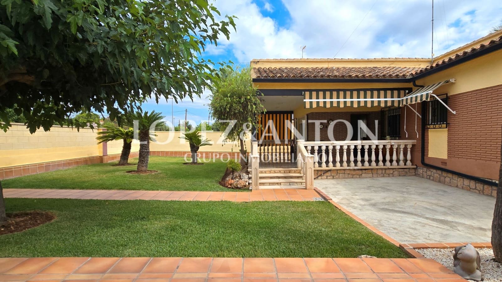 4 soveværelse Villa til salg i L'Eliana med swimmingpool garage - € 575.000 (Ref: 9151634)