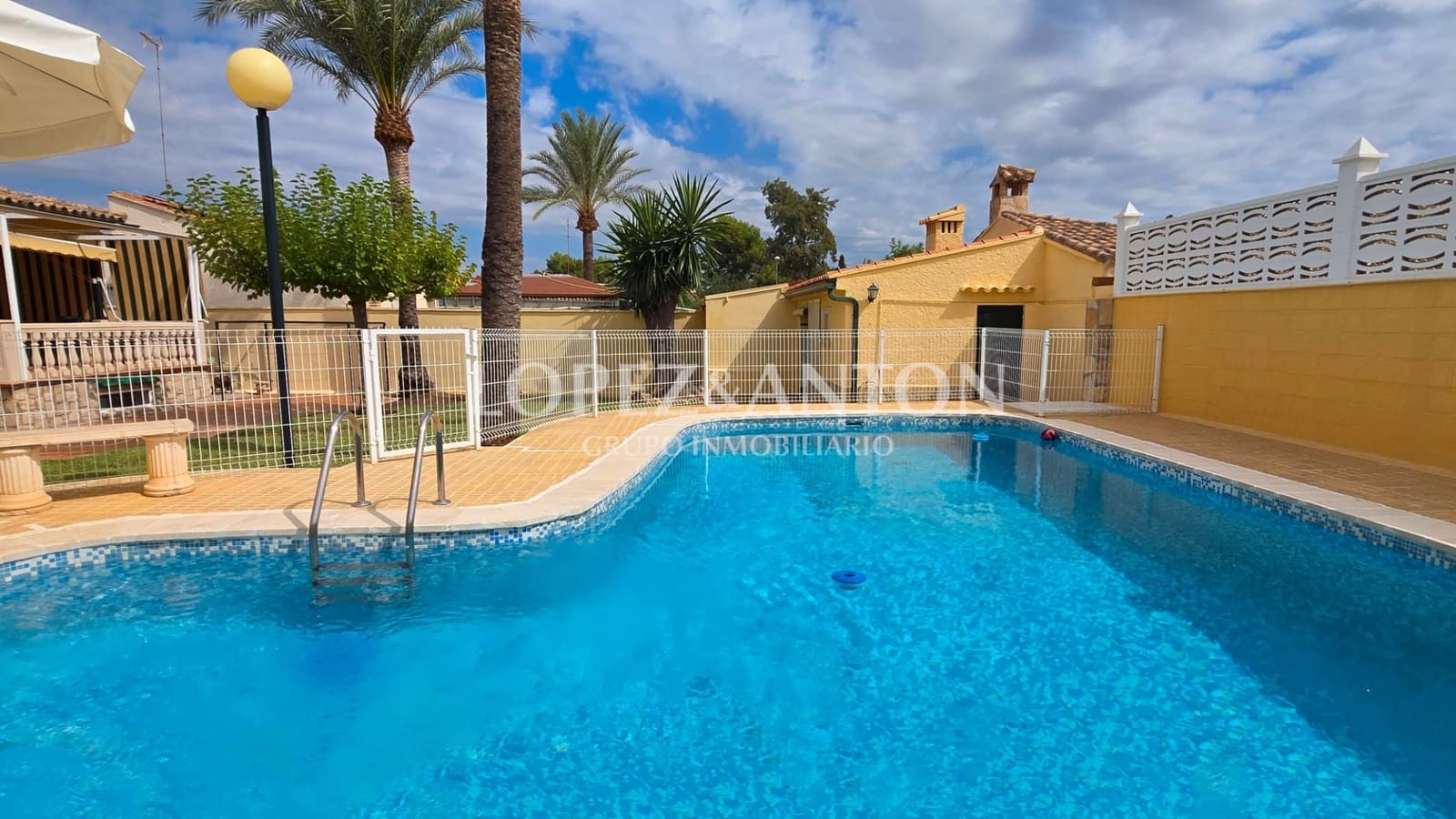 4 soveværelse Villa til salg i L'Eliana med swimmingpool garage - € 575.000 (Ref: 9151634)