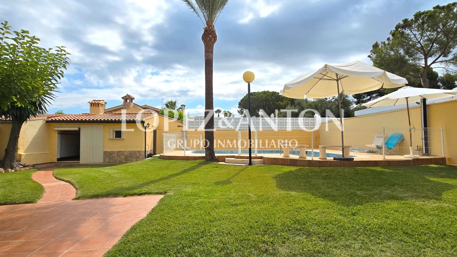 4 soveværelse Villa til salg i L'Eliana med swimmingpool garage - € 575.000 (Ref: 9151634)