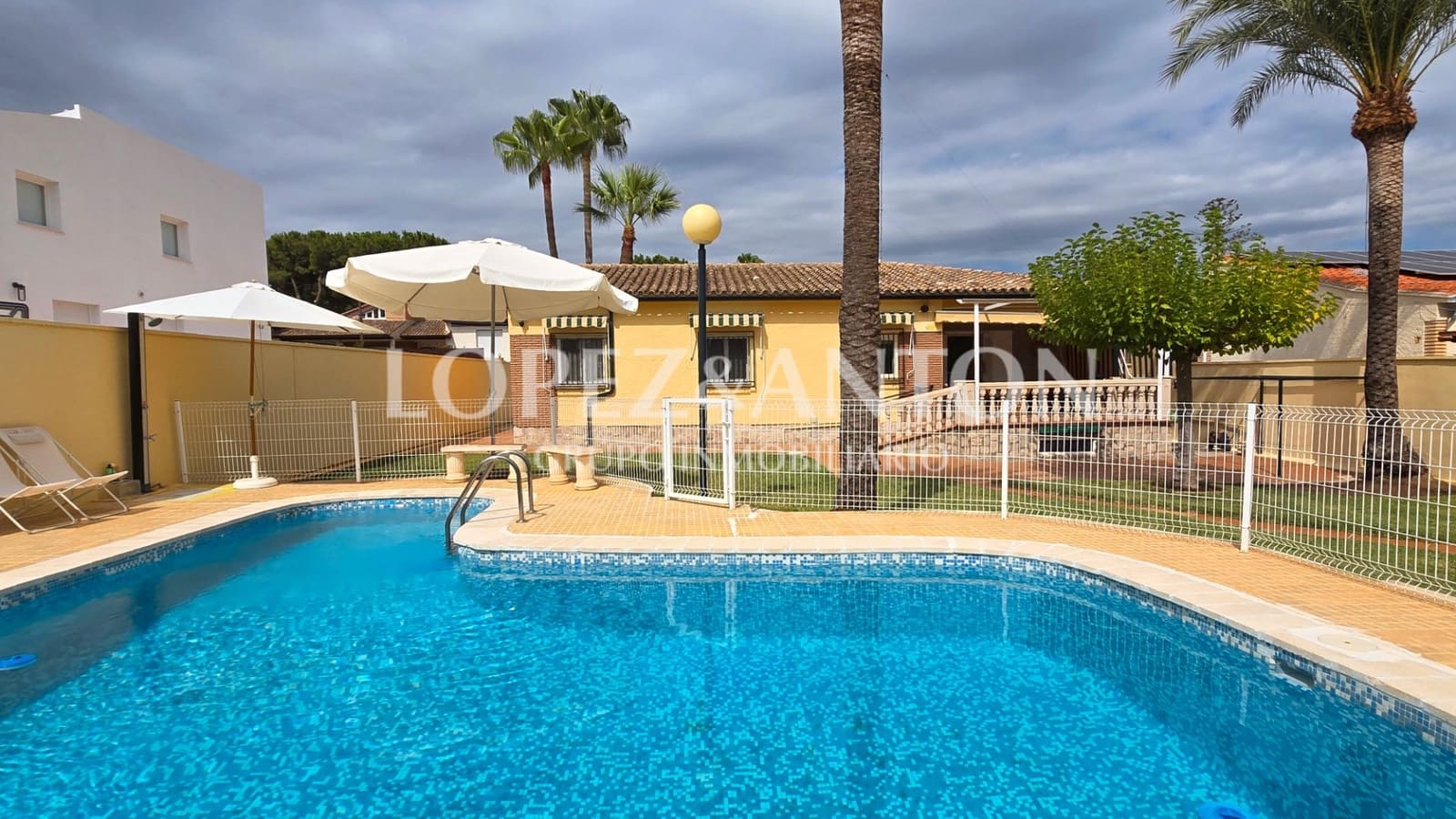 4 soveværelse Villa til salg i L'Eliana med swimmingpool garage - € 575.000 (Ref: 9151634)