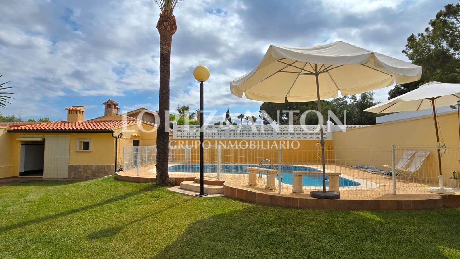 4 soveværelse Villa til salg i L'Eliana med swimmingpool garage - € 575.000 (Ref: 9151634)