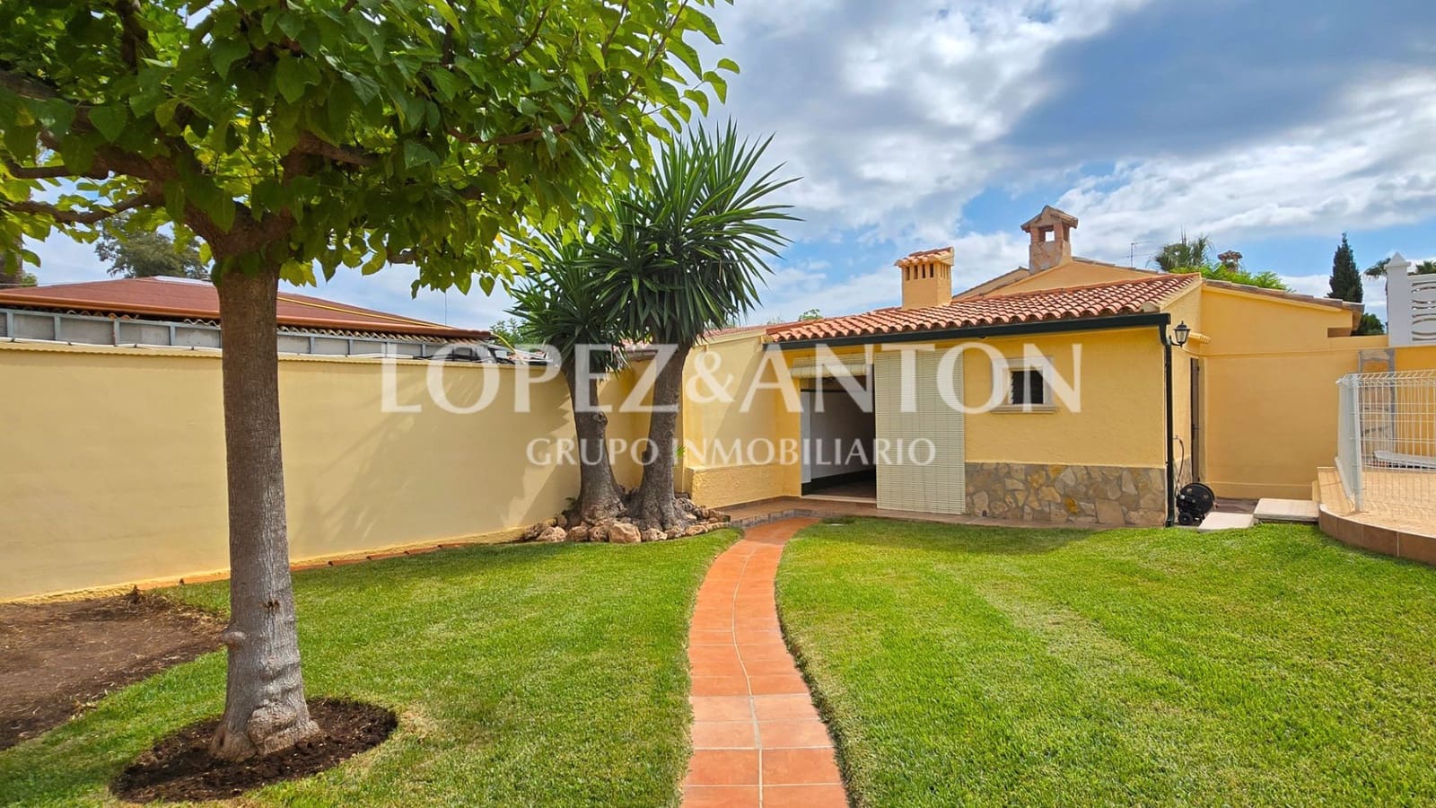 4 soveværelse Villa til salg i L'Eliana med swimmingpool garage - € 575.000 (Ref: 9151634)