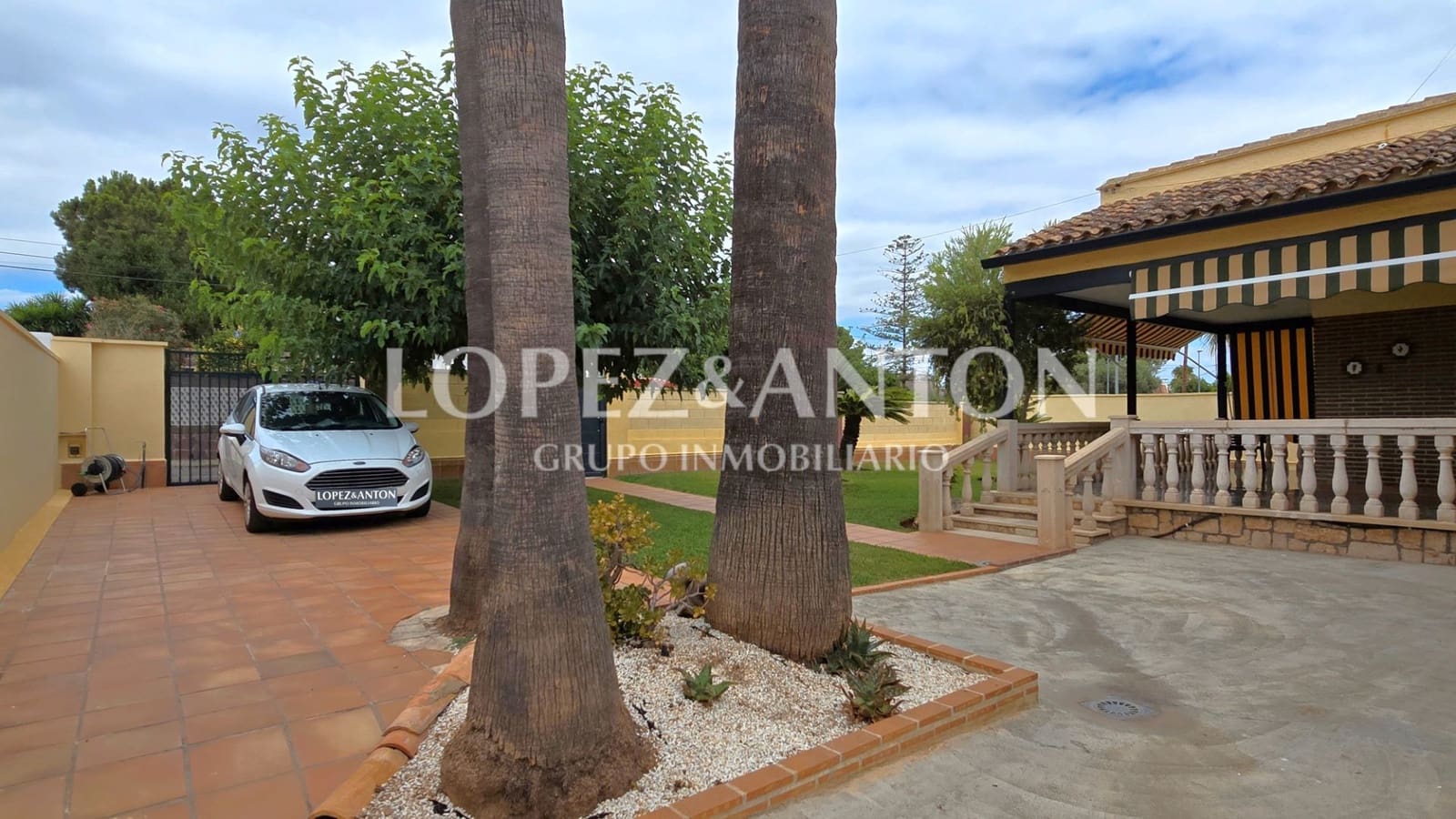 4 soveværelse Villa til salg i L'Eliana med swimmingpool garage - € 575.000 (Ref: 9151634)