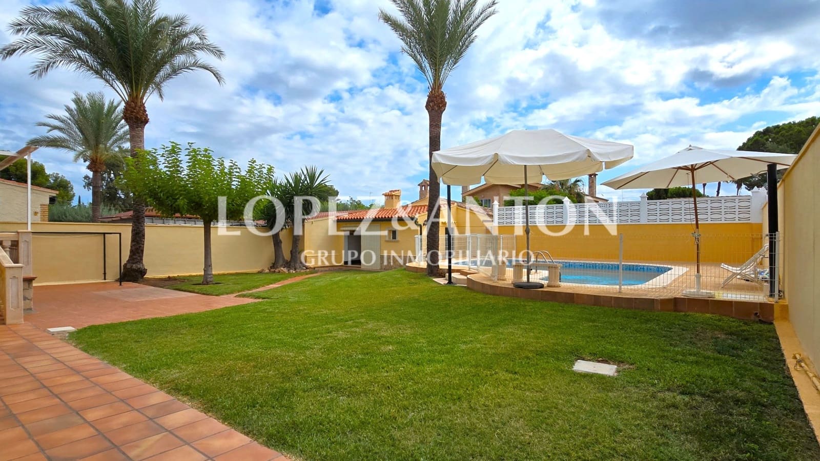 4 soveværelse Villa til salg i L'Eliana med swimmingpool garage - € 575.000 (Ref: 9151634)