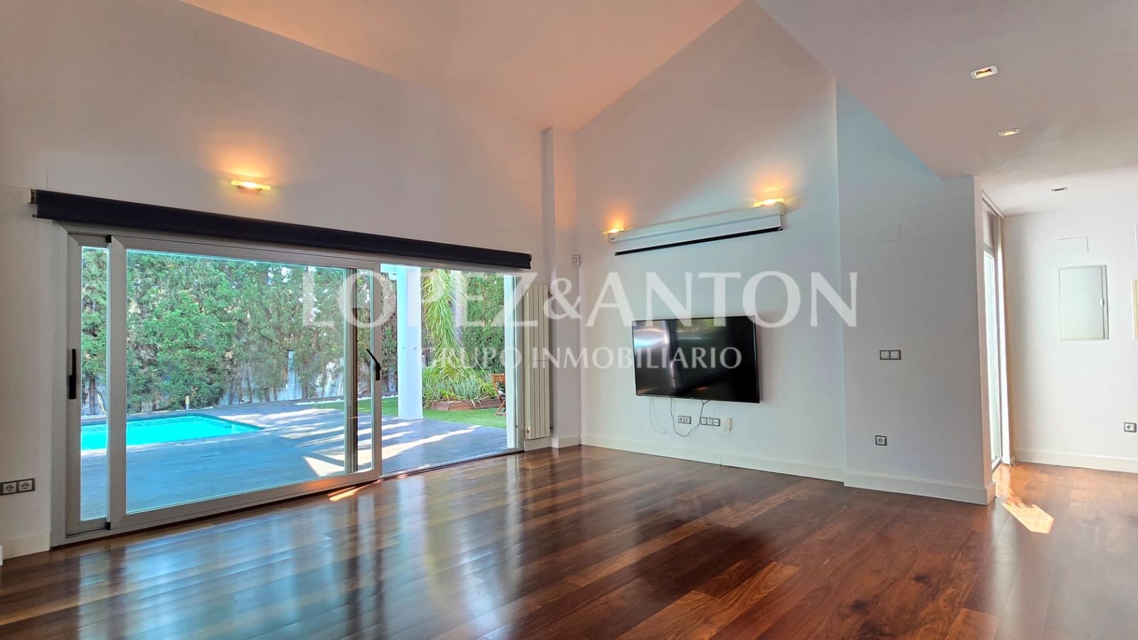 6 soveværelse Villa til salg i Paterna med swimmingpool garage - € 1.000.000 (Ref: 9164045)