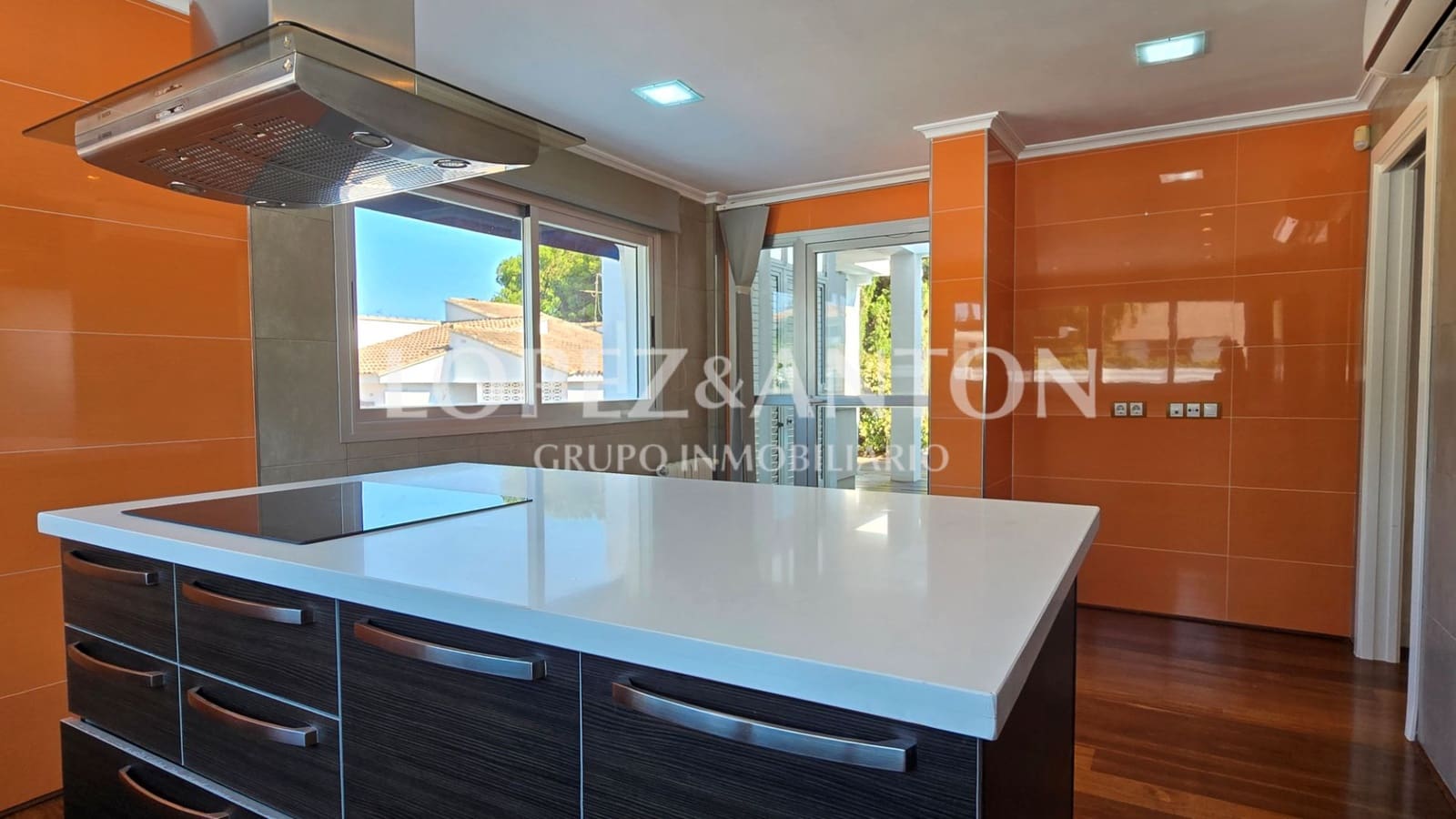 6 soveværelse Villa til salg i Paterna med swimmingpool garage - € 1.000.000 (Ref: 9164045)