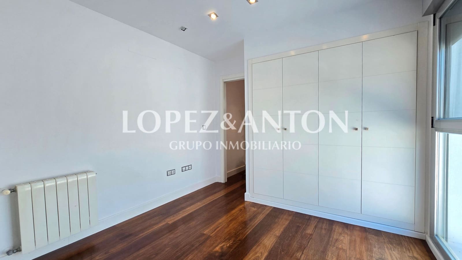 6 soveværelse Villa til salg i Paterna med swimmingpool garage - € 1.000.000 (Ref: 9164045)