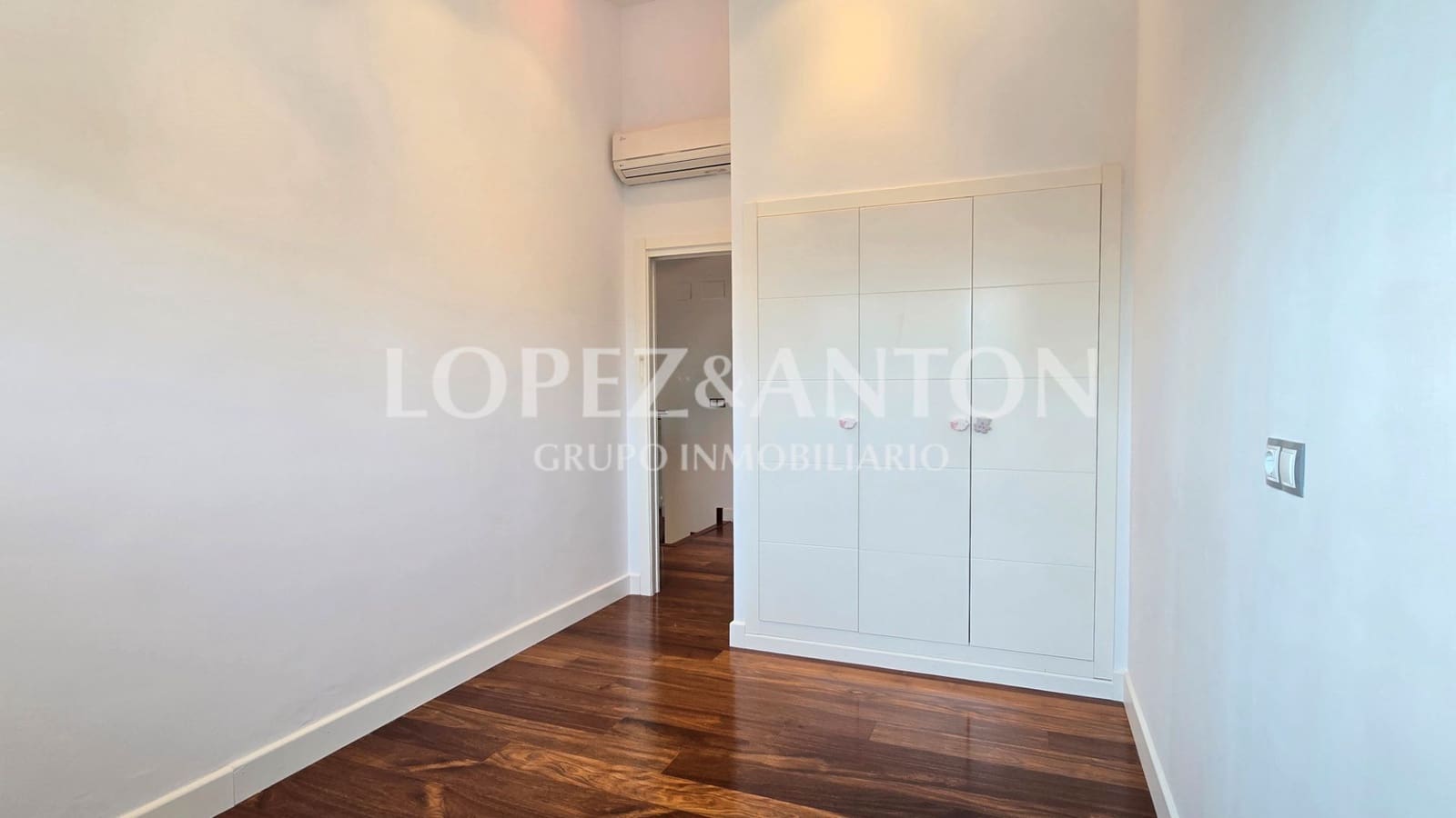 6 soveværelse Villa til salg i Paterna med swimmingpool garage - € 1.000.000 (Ref: 9164045)