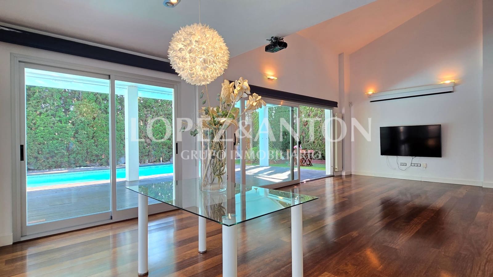 6 soveværelse Villa til salg i Paterna med swimmingpool garage - € 1.000.000 (Ref: 9164045)