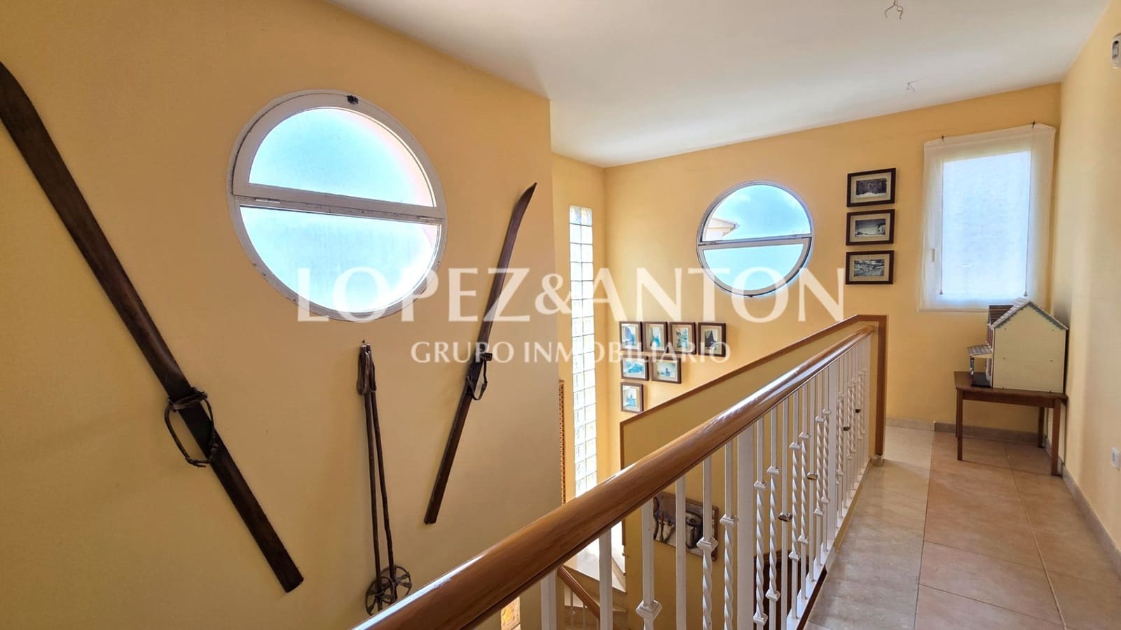 5 soveværelse Villa til salg i L'Eliana med swimmingpool garage - € 590.000 (Ref: 9187886)