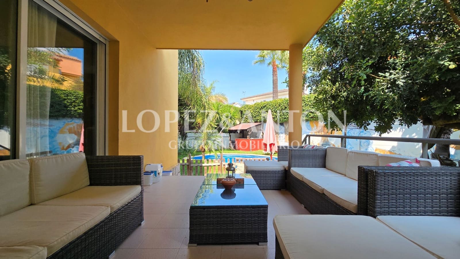 5 soveværelse Villa til salg i L'Eliana med swimmingpool garage - € 590.000 (Ref: 9187886)