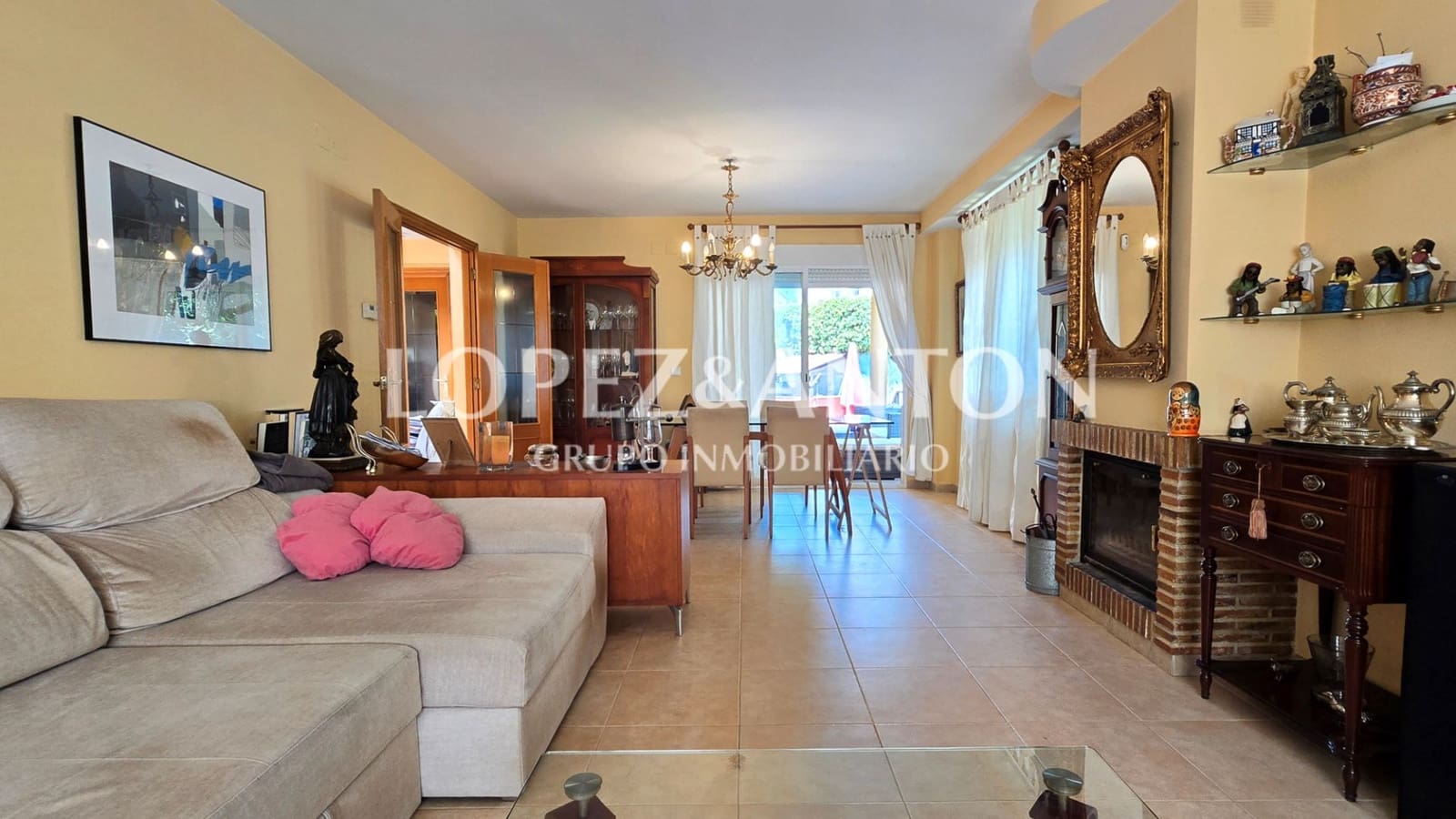 5 soveværelse Villa til salg i L'Eliana med swimmingpool garage - € 590.000 (Ref: 9187886)