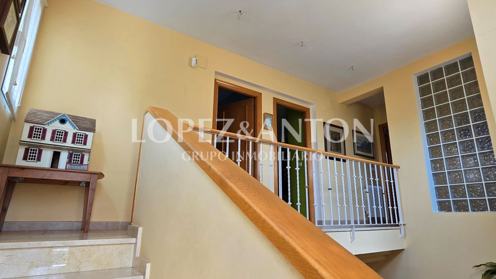 5 soveværelse Villa til salg i L'Eliana med swimmingpool garage - € 590.000 (Ref: 9187886)