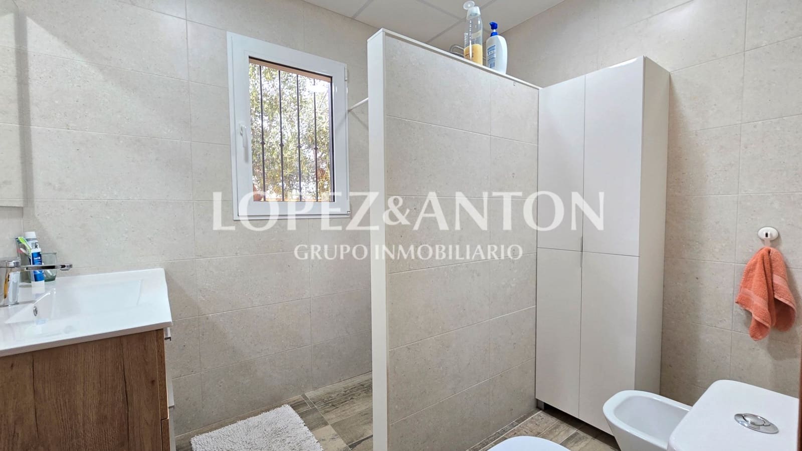 3 soverom Villa til salgs i La Pobla de Vallbona med svømmebasseng garasje - € 450 000 (Ref: 9253960)