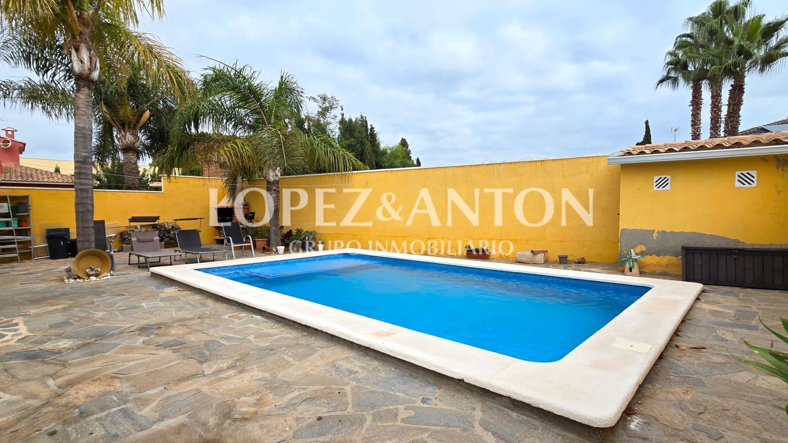 3 soverom Villa til salgs i La Pobla de Vallbona med svømmebasseng garasje - € 450 000 (Ref: 9253960)