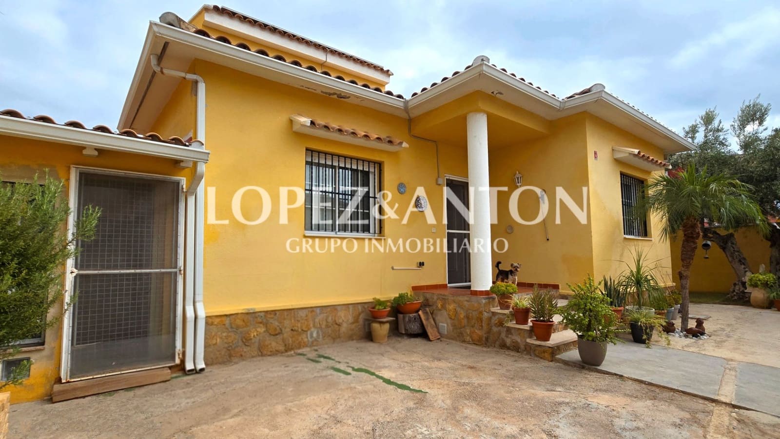 3 soverom Villa til salgs i La Pobla de Vallbona med svømmebasseng garasje - € 450 000 (Ref: 9253960)