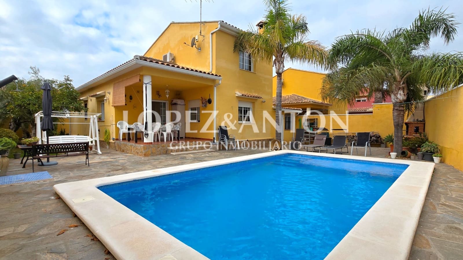 3 soverom Villa til salgs i La Pobla de Vallbona med svømmebasseng garasje - € 450 000 (Ref: 9253960)