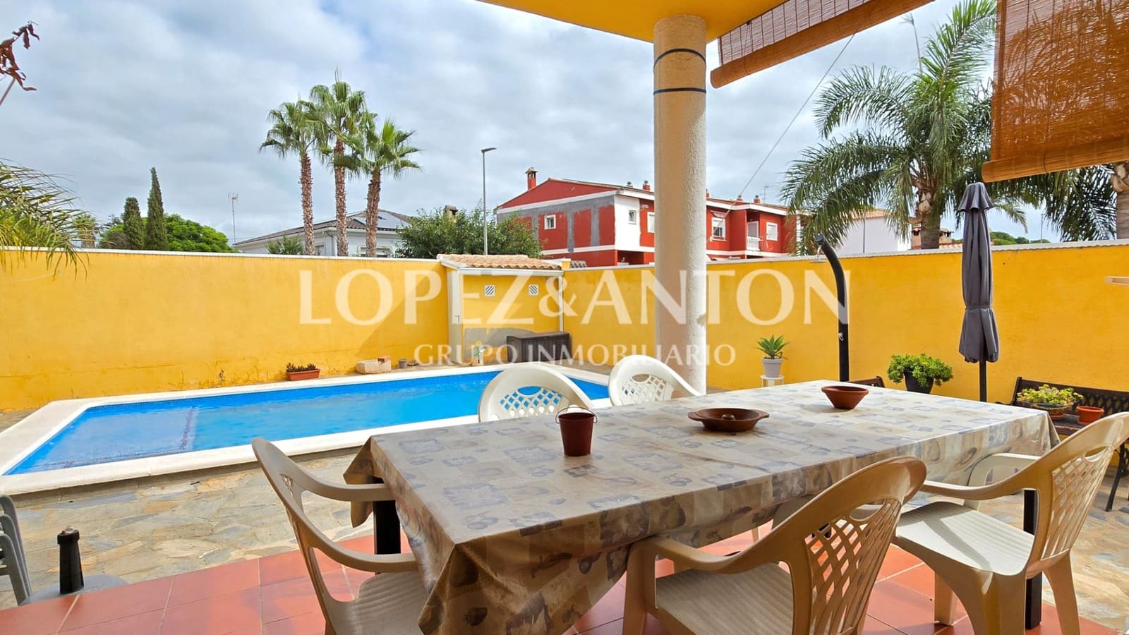 3 soverom Villa til salgs i La Pobla de Vallbona med svømmebasseng garasje - € 450 000 (Ref: 9253960)