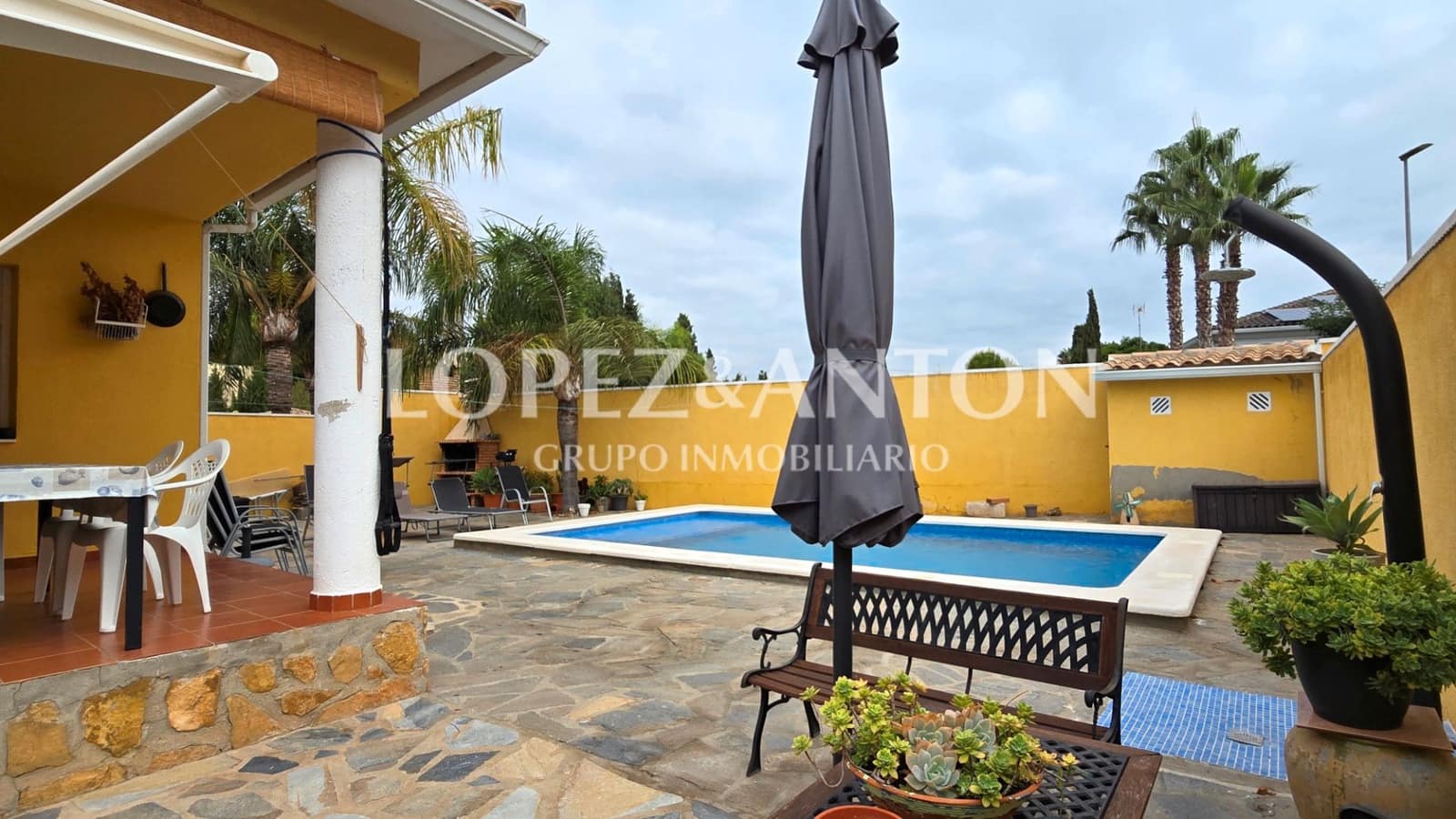 3 soverom Villa til salgs i La Pobla de Vallbona med svømmebasseng garasje - € 450 000 (Ref: 9253960)