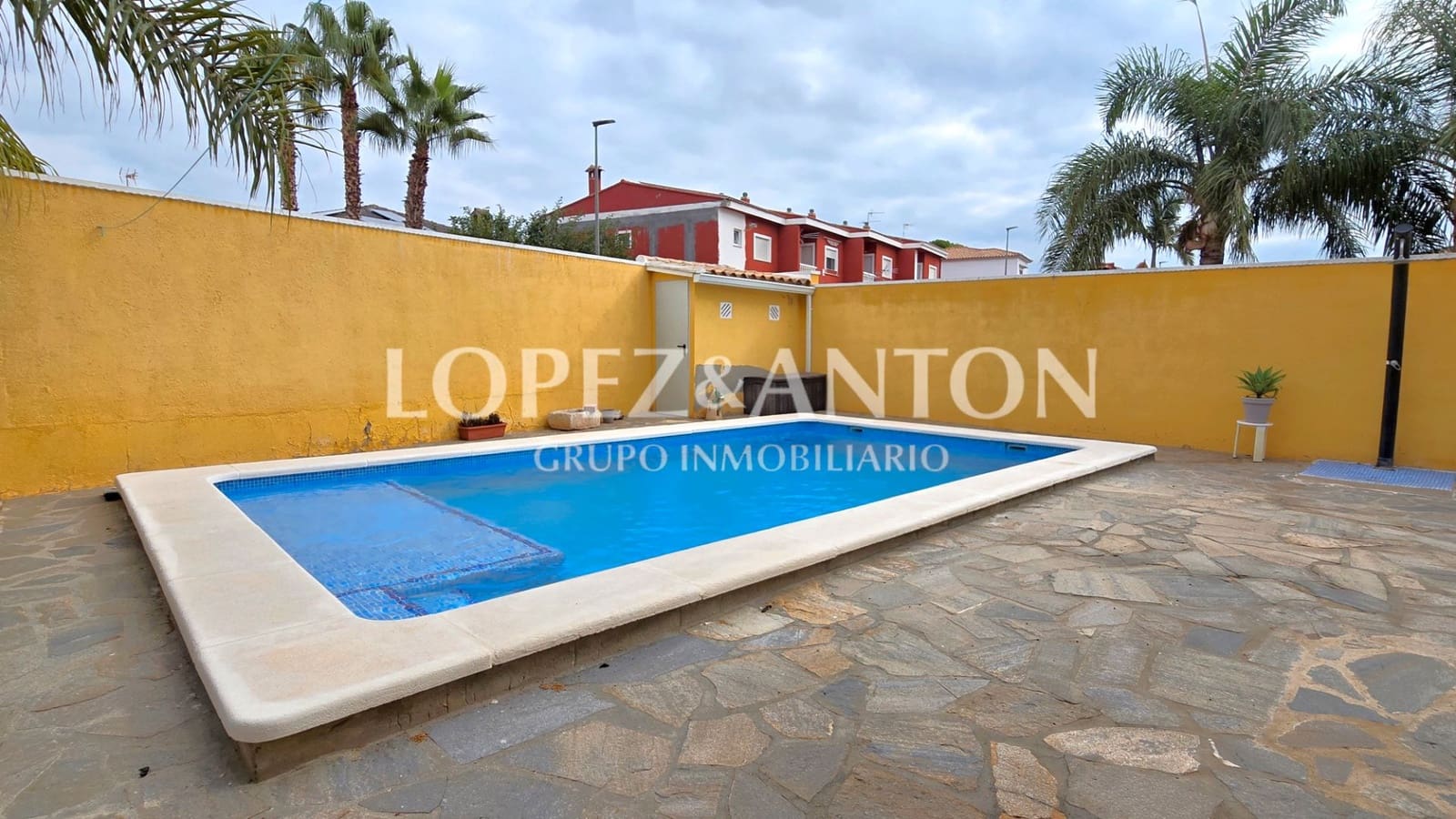 3 soverom Villa til salgs i La Pobla de Vallbona med svømmebasseng garasje - € 450 000 (Ref: 9253960)