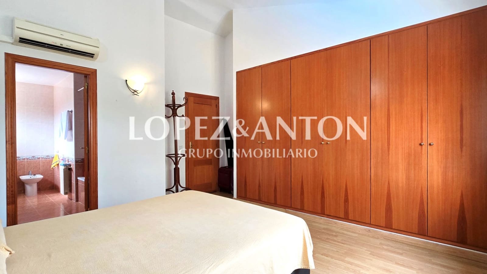 3 soverom Villa til salgs i La Pobla de Vallbona med svømmebasseng garasje - € 450 000 (Ref: 9253960)