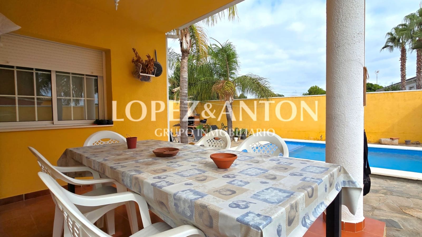 3 soverom Villa til salgs i La Pobla de Vallbona med svømmebasseng garasje - € 450 000 (Ref: 9253960)