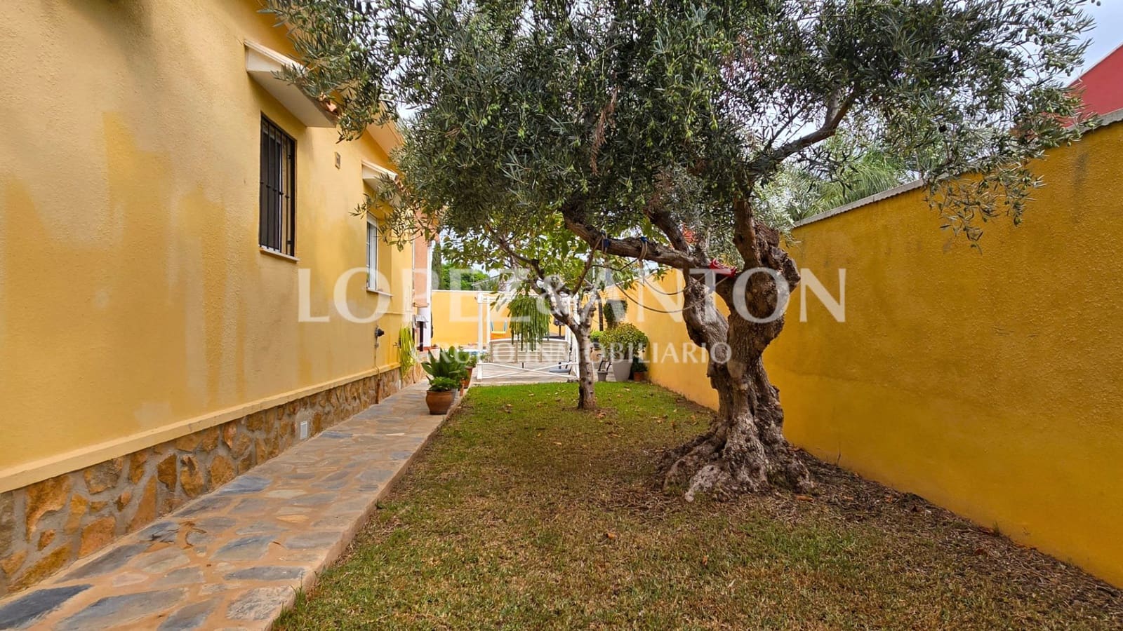 3 soverom Villa til salgs i La Pobla de Vallbona med svømmebasseng garasje - € 450 000 (Ref: 9253960)