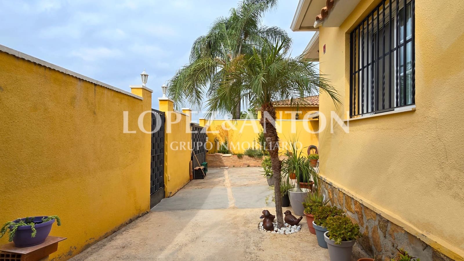 3 soverom Villa til salgs i La Pobla de Vallbona med svømmebasseng garasje - € 450 000 (Ref: 9253960)