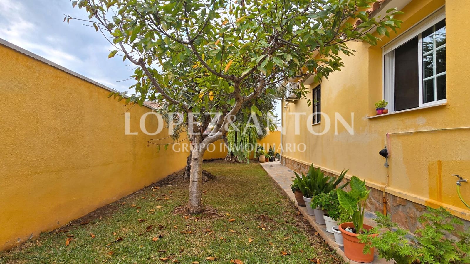 3 soverom Villa til salgs i La Pobla de Vallbona med svømmebasseng garasje - € 450 000 (Ref: 9253960)