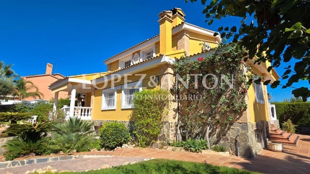 4 soverom Villa til salgs i San Antonio de Benagéber med svømmebasseng garasje - € 720 000 (Ref: 9254419)