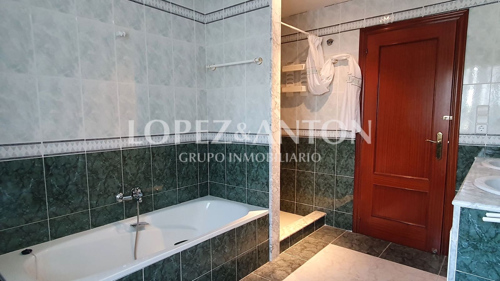 4 soverom Villa til salgs i L'Eliana med svømmebasseng garasje - € 1 100 000 (Ref: 9278508)