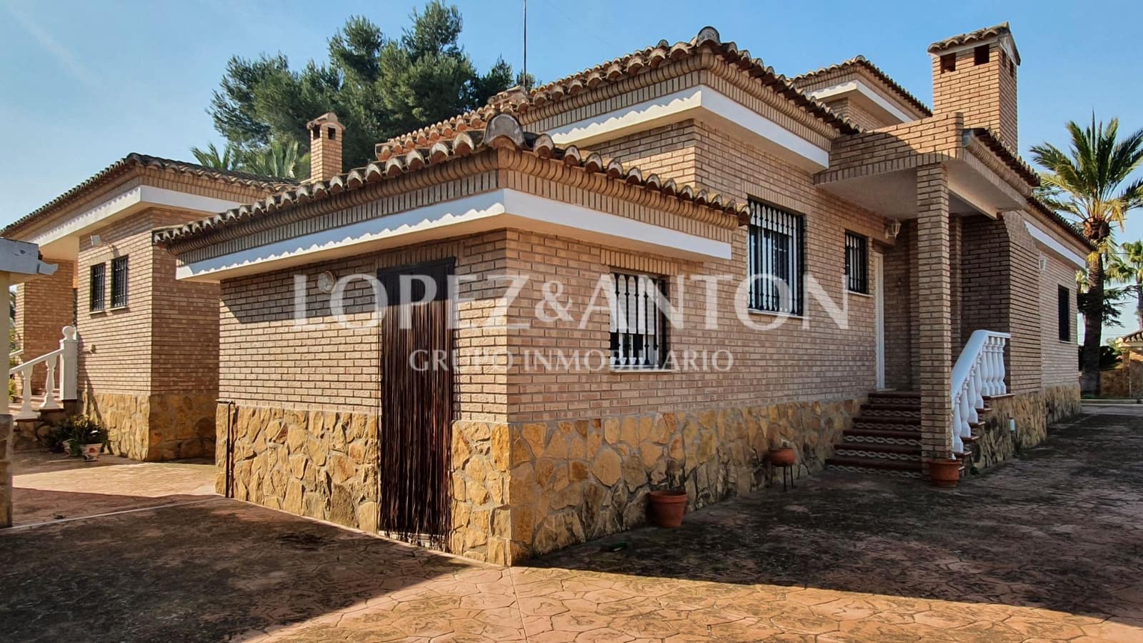 4 soverom Villa til salgs i L'Eliana med svømmebasseng garasje - € 1 100 000 (Ref: 9278508)