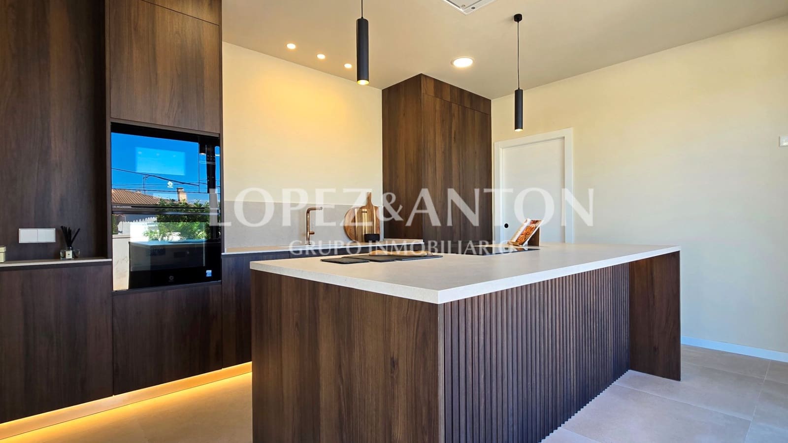 4 bedroom Villa for sale in L'Eliana with pool garage - € 870,000 (Ref: 9287780)