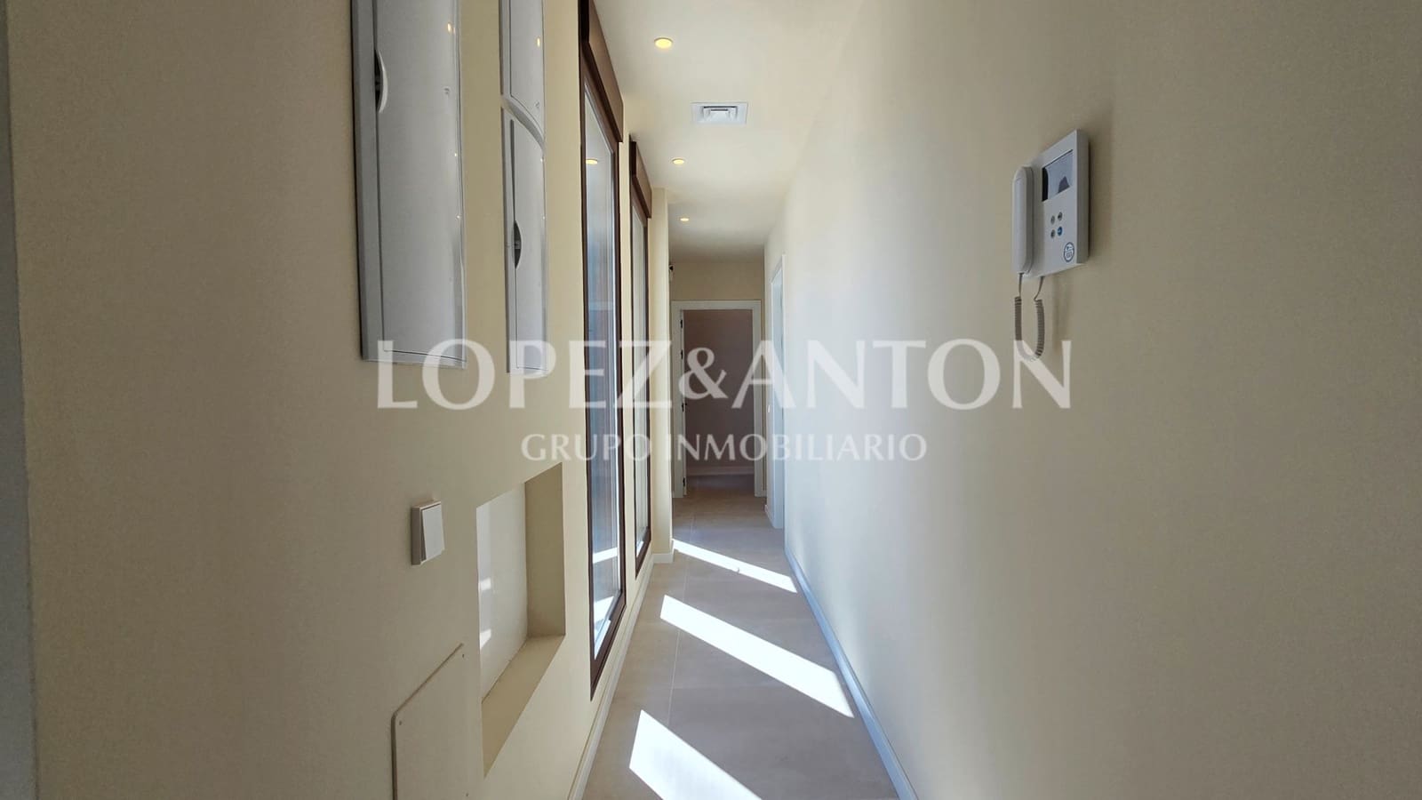 4 bedroom Villa for sale in L'Eliana with pool garage - € 870,000 (Ref: 9287780)